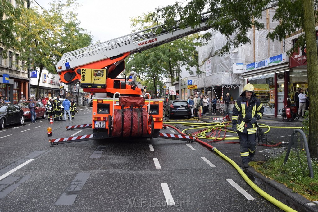 Feuer 2 Koeln Nippes Neusserstr P181.JPG - Miklos Laubert